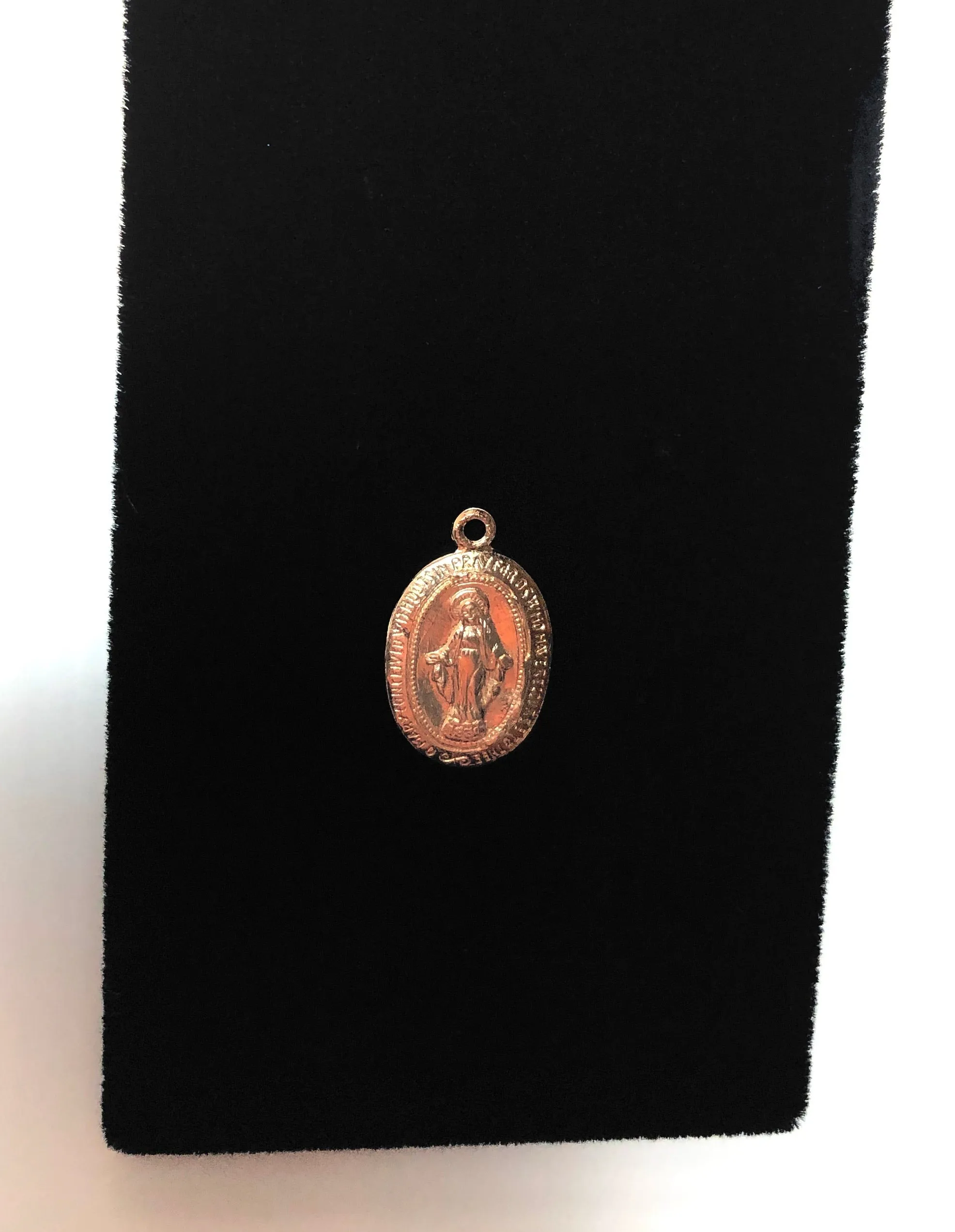 14kGF Oval Jesus Charm