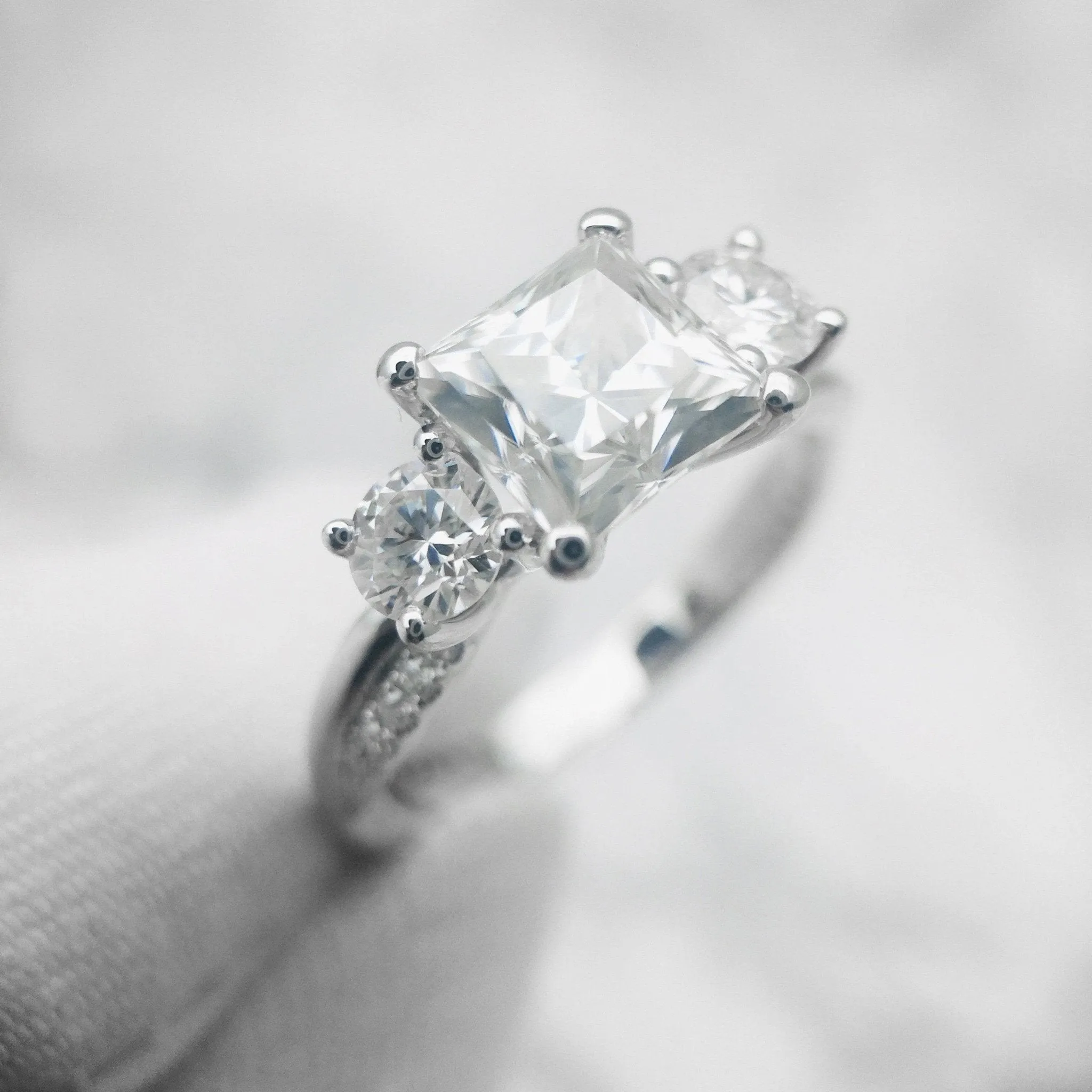 18k Princess Cut Diamond Twist Engagement Ring