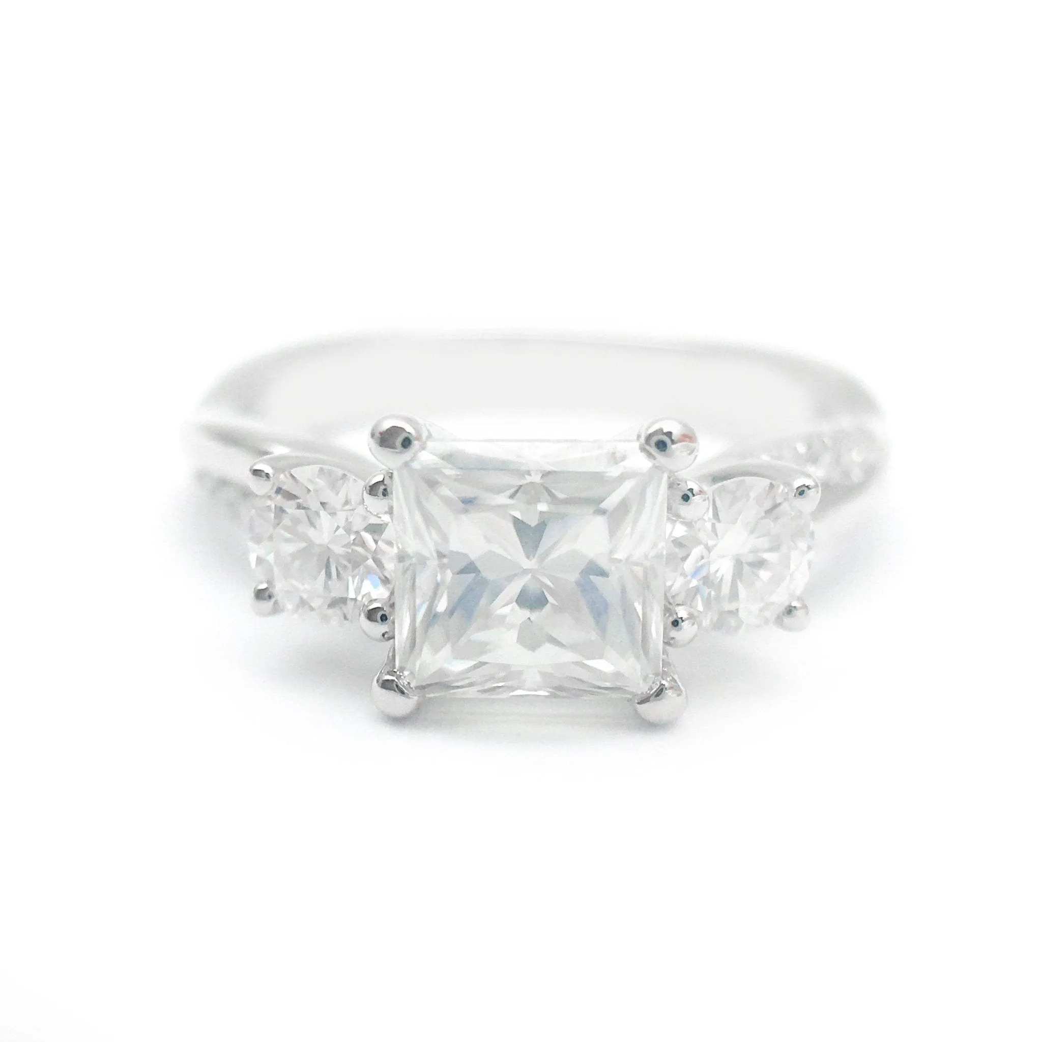 18k Princess Cut Diamond Twist Engagement Ring