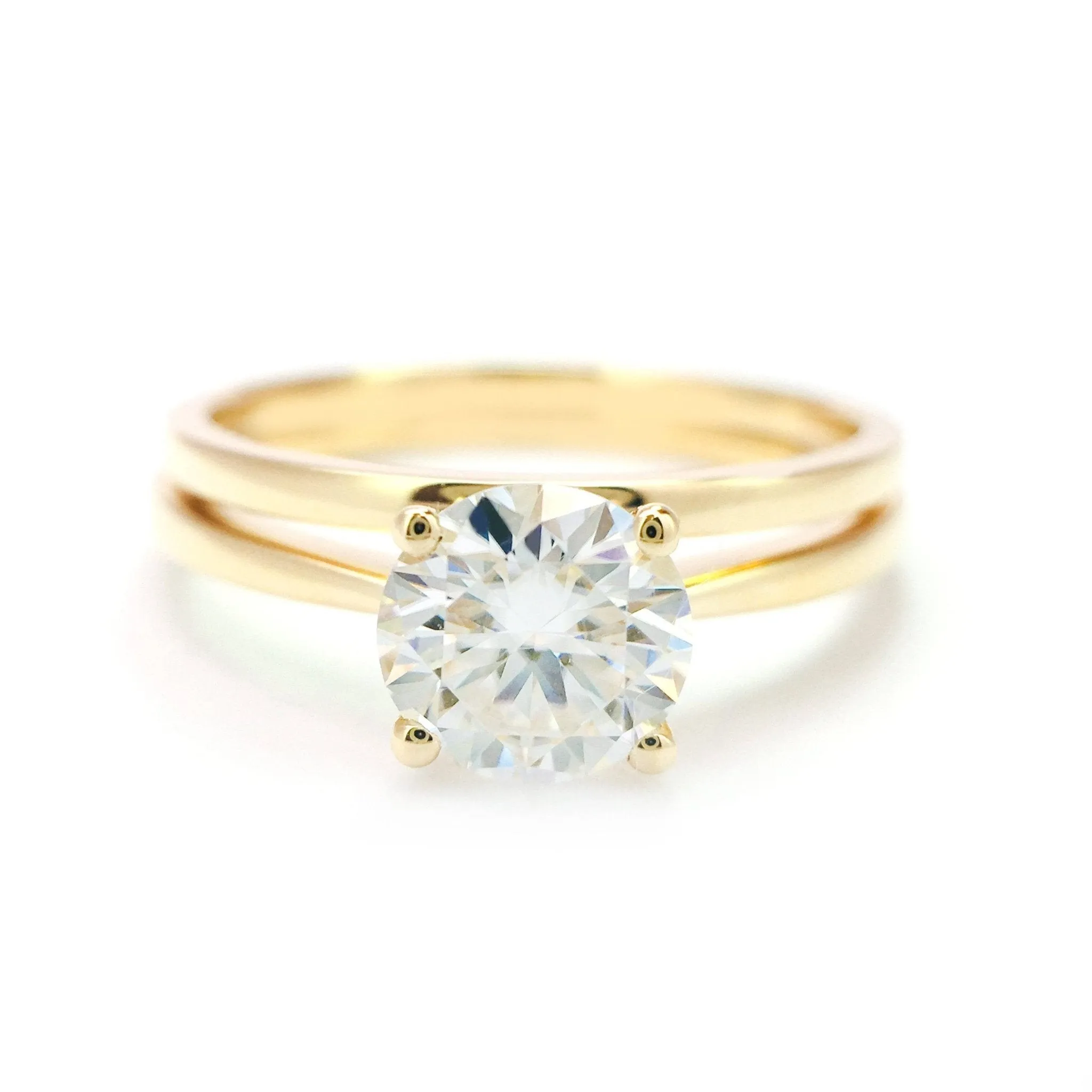 18k Round Cut Diamond Solid Gold Engagement Ring