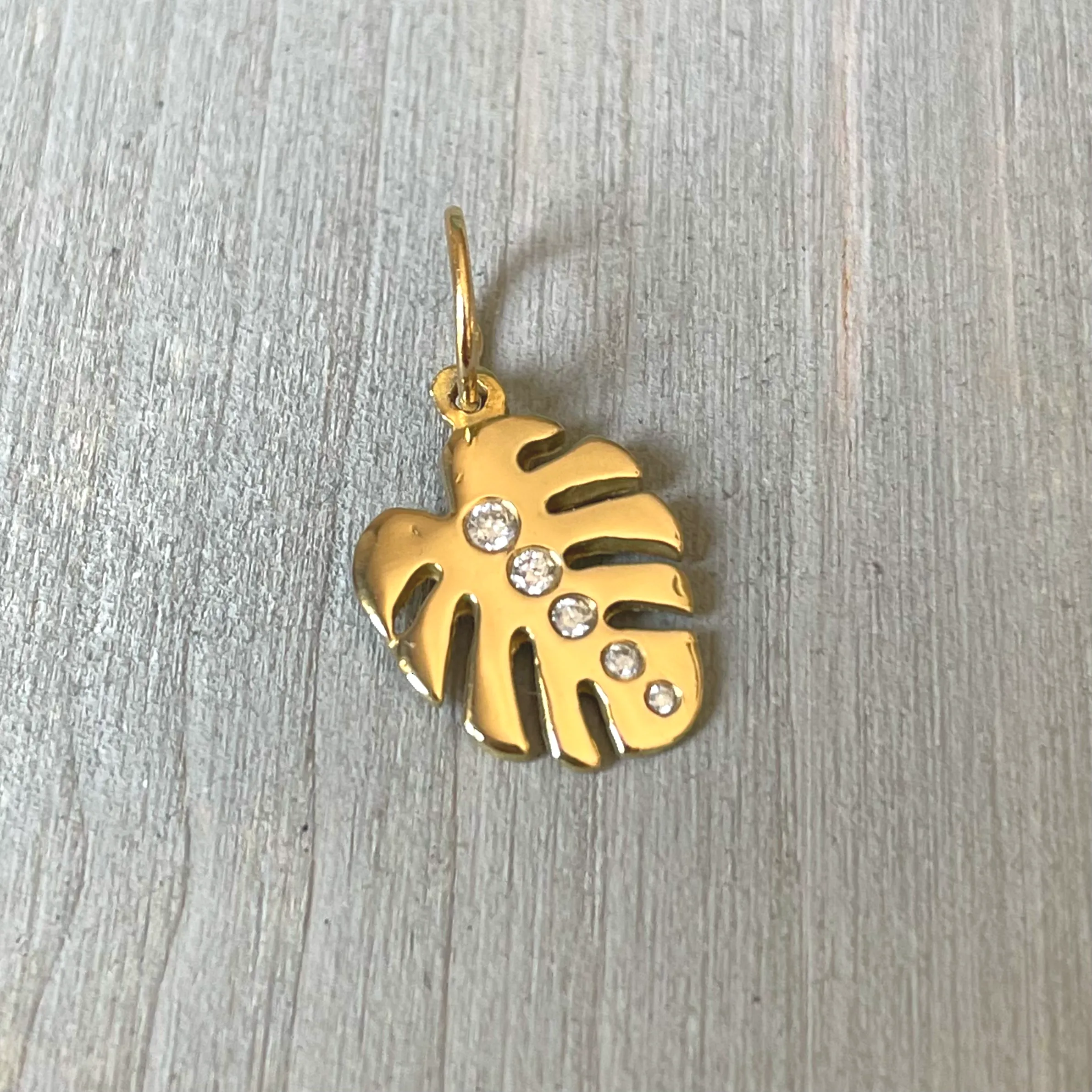 BOHEME DIAMOND PETITE MONSTERA LEAF CHARM rts