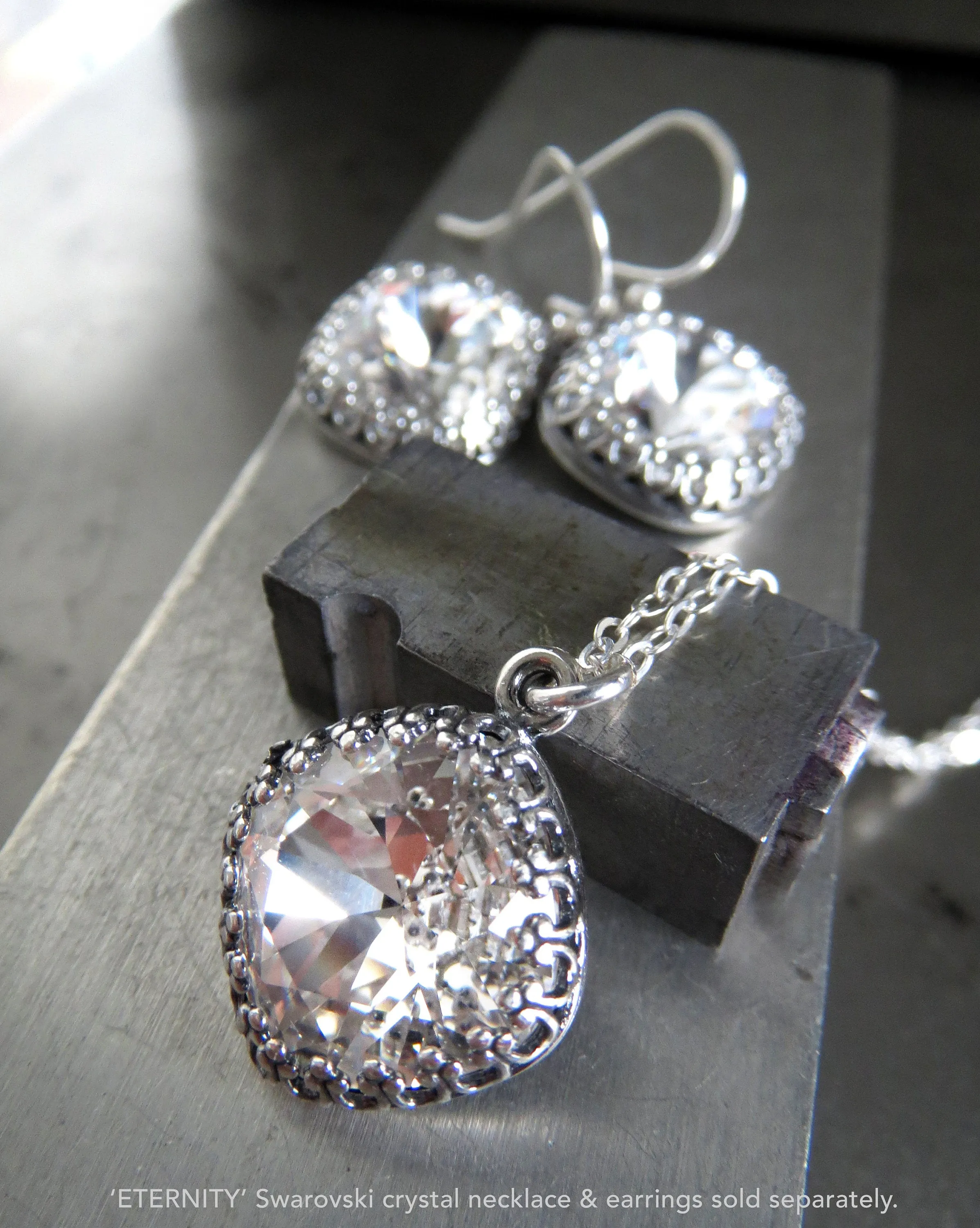 FOREVER - Romantic Vintage Style Clear Crystal Ring