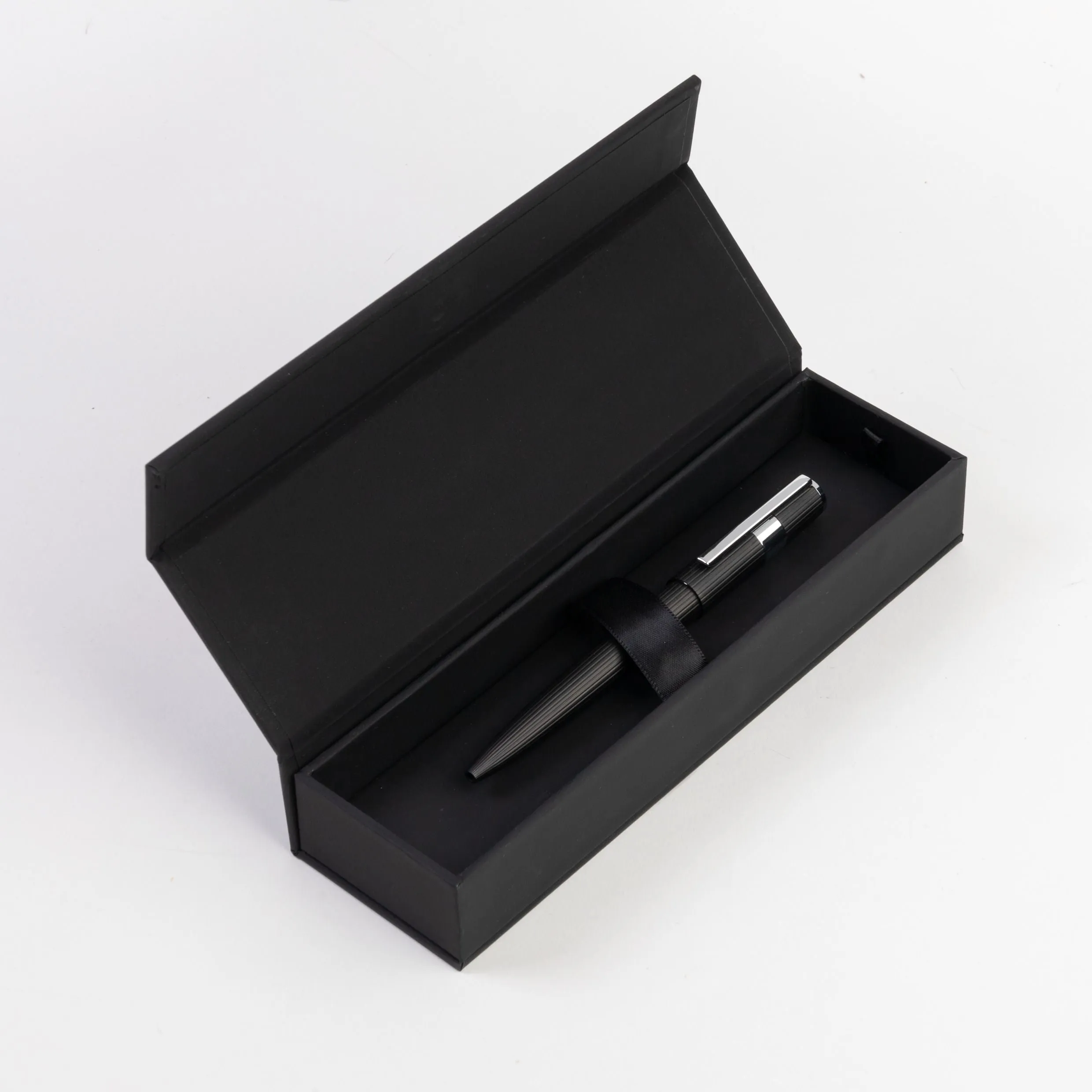 HUGO BOSS HSV2854A-Ballpoint pen Gear Pinstripe Black / Chrome