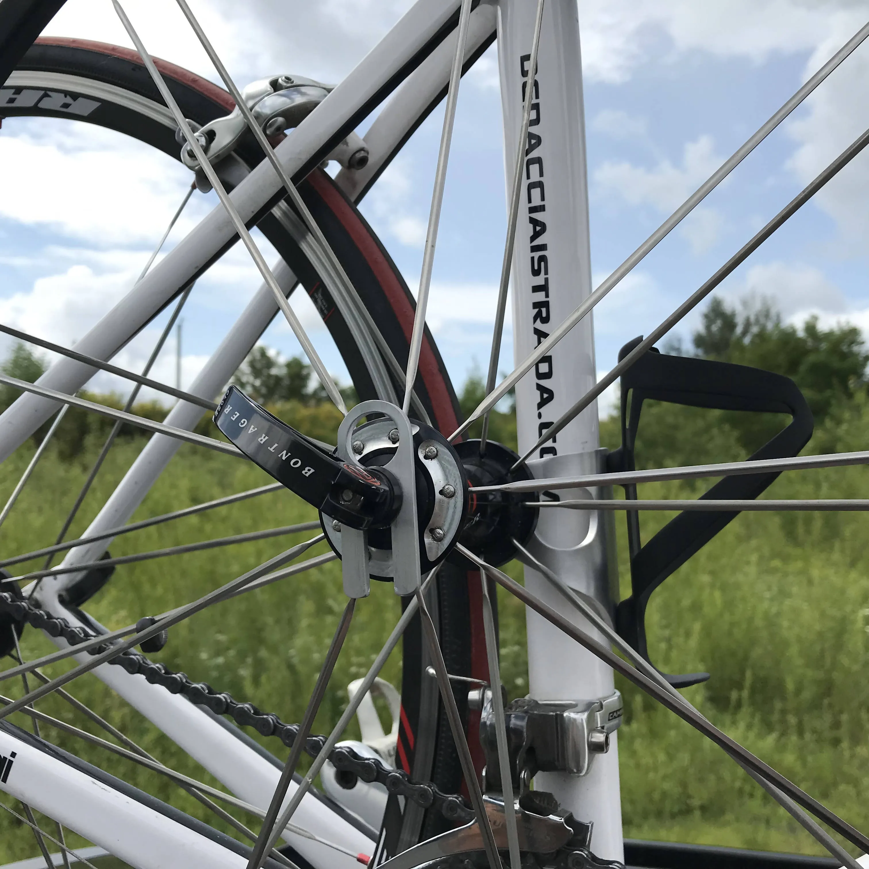 Le c1 de clipwheel.com , attache roue de transport, coté droit (dérailleur)