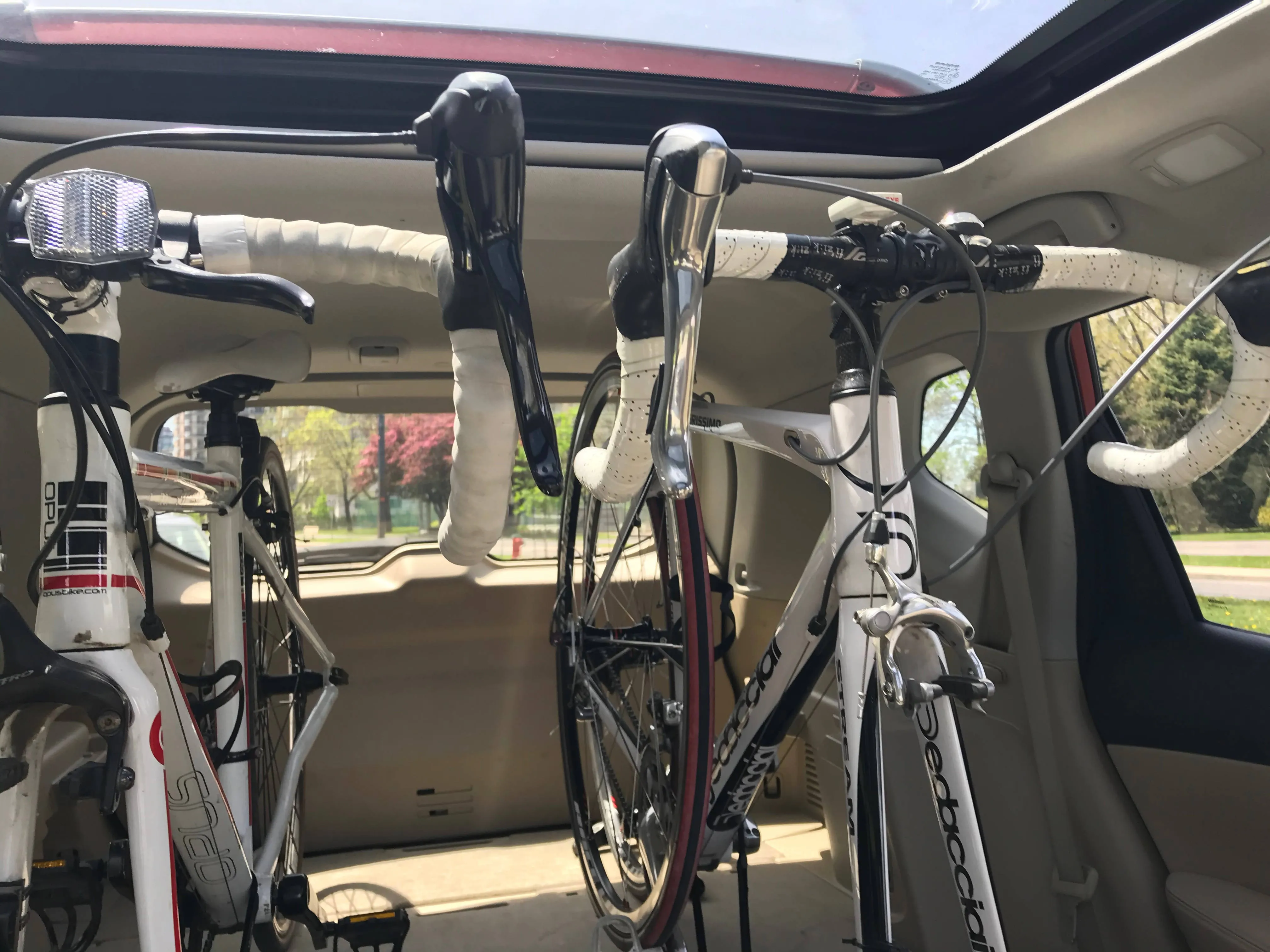 Le c2 de clipwheel.com support de transport pour roue avant de vélo, coté droit (dérailleur)