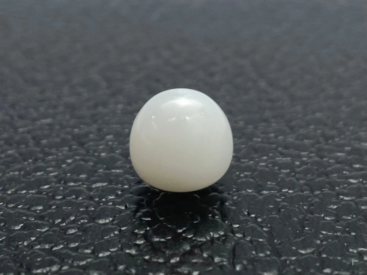No.02 100% Natural Tridacna Pearl white Clam Pearl, 7.220 carat, 9.82mm x 9.31mm