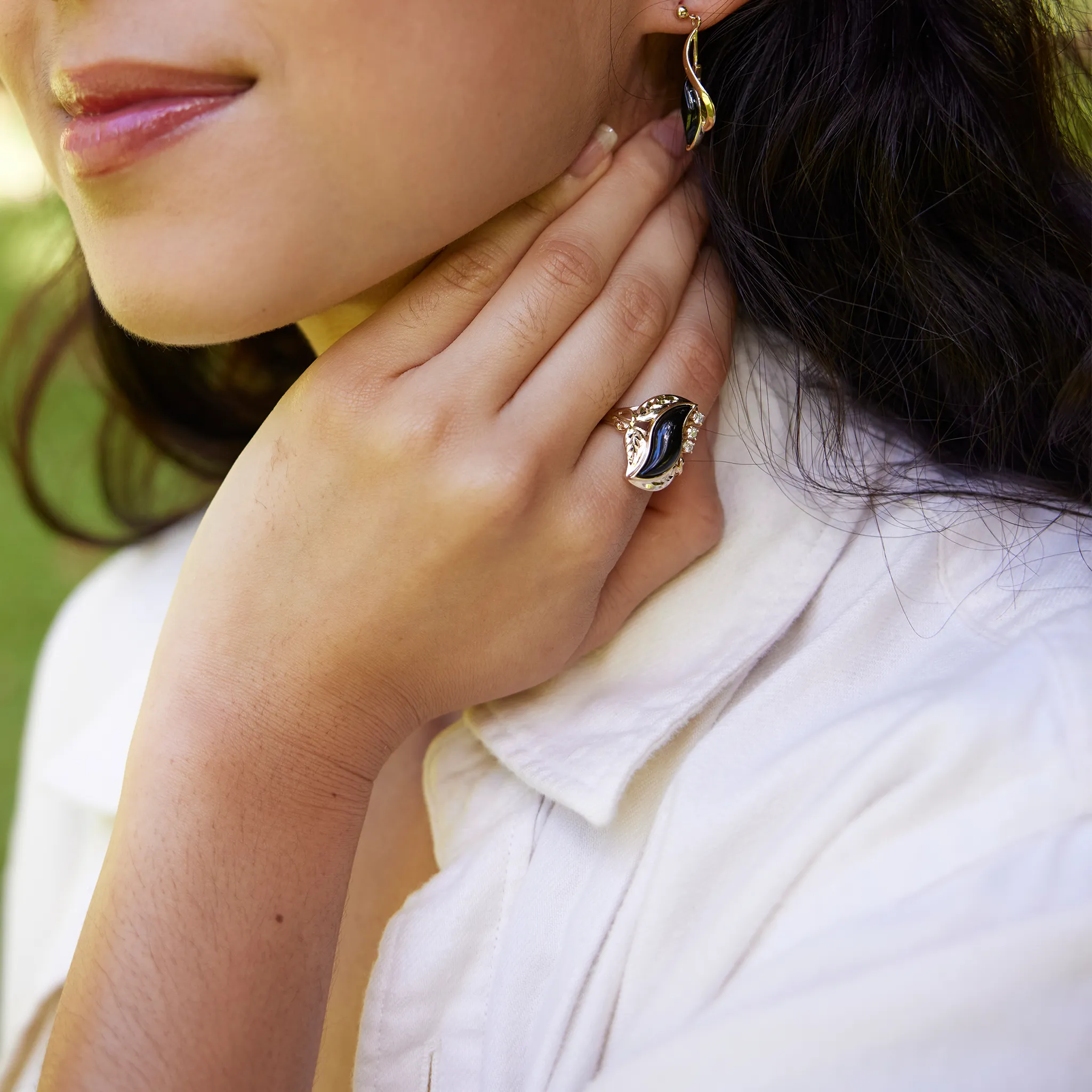Paradise Black Coral Ring in Gold with Diamonds