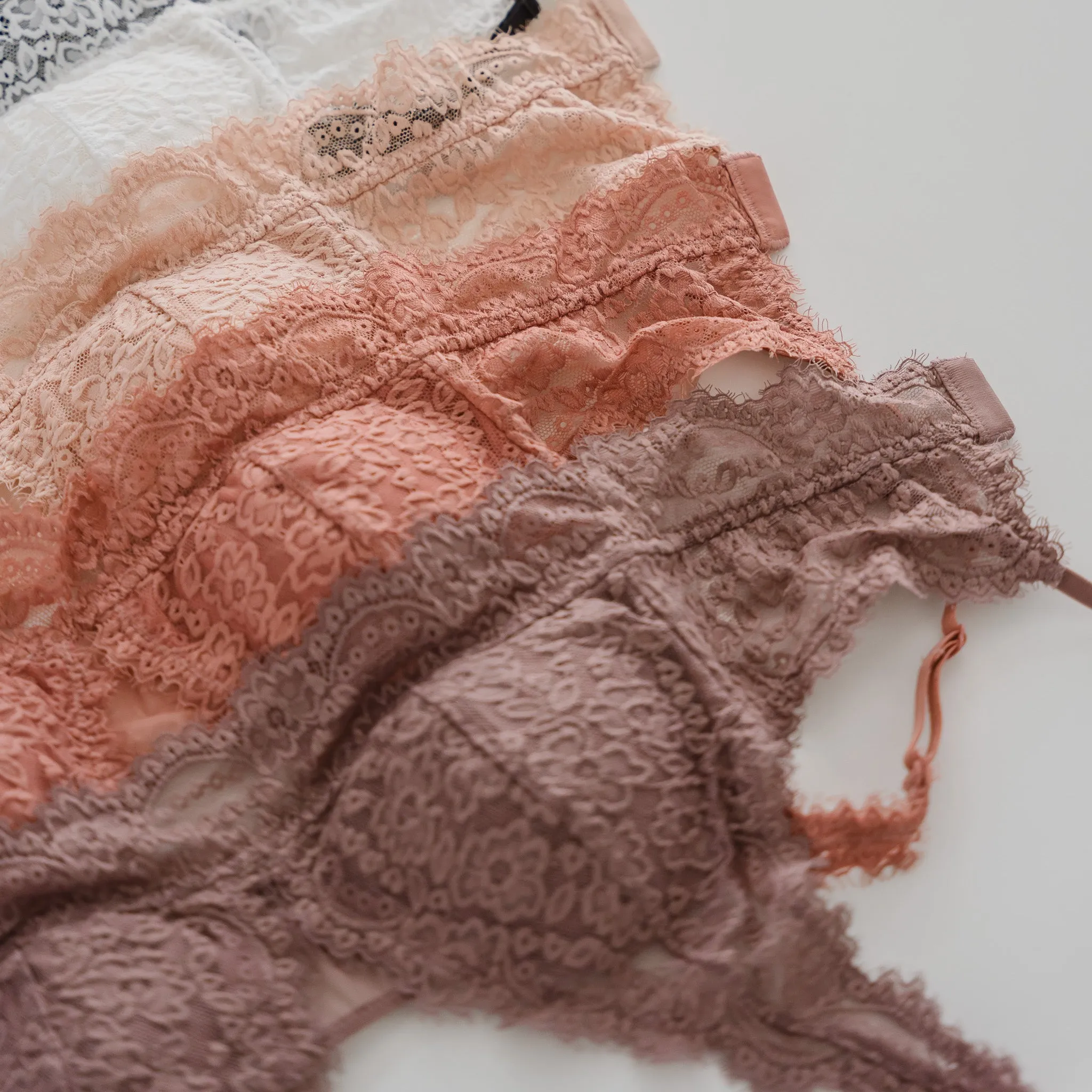 Petal Soft! Lace Lightly-Lined Bralette in Sweetberry
