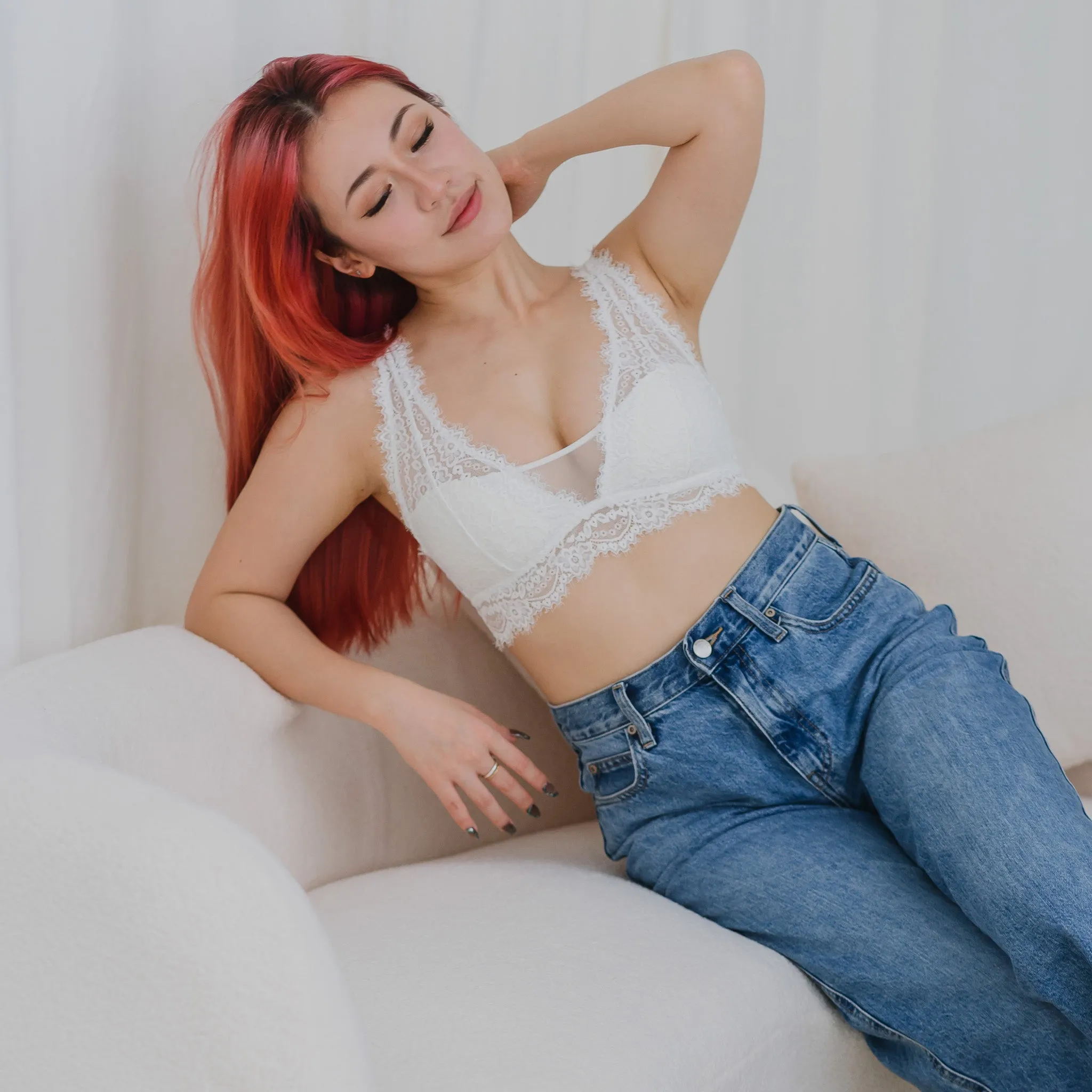 Petal Soft! Lace Lightly-Lined Bralette in White