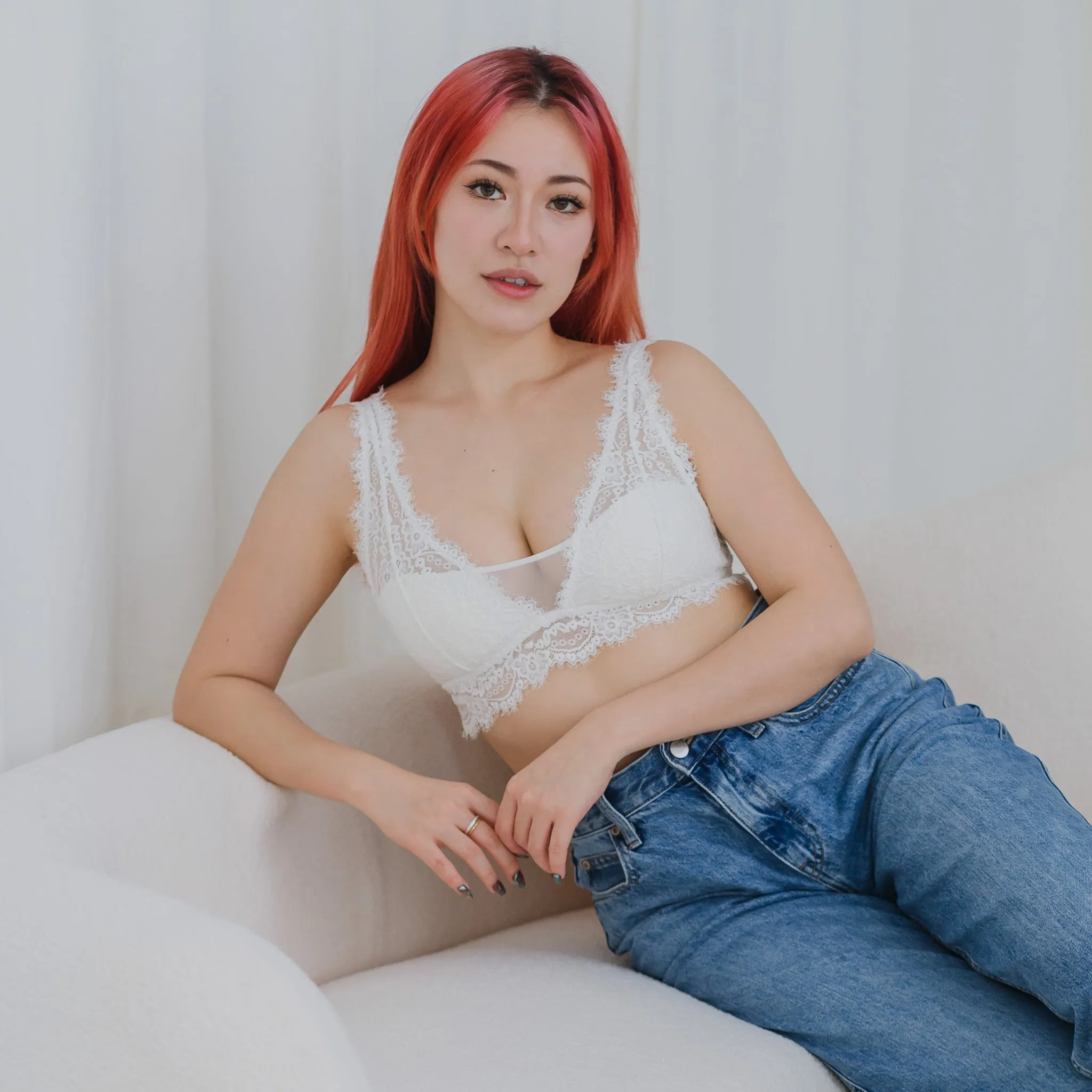 Petal Soft! Lace Lightly-Lined Bralette in White