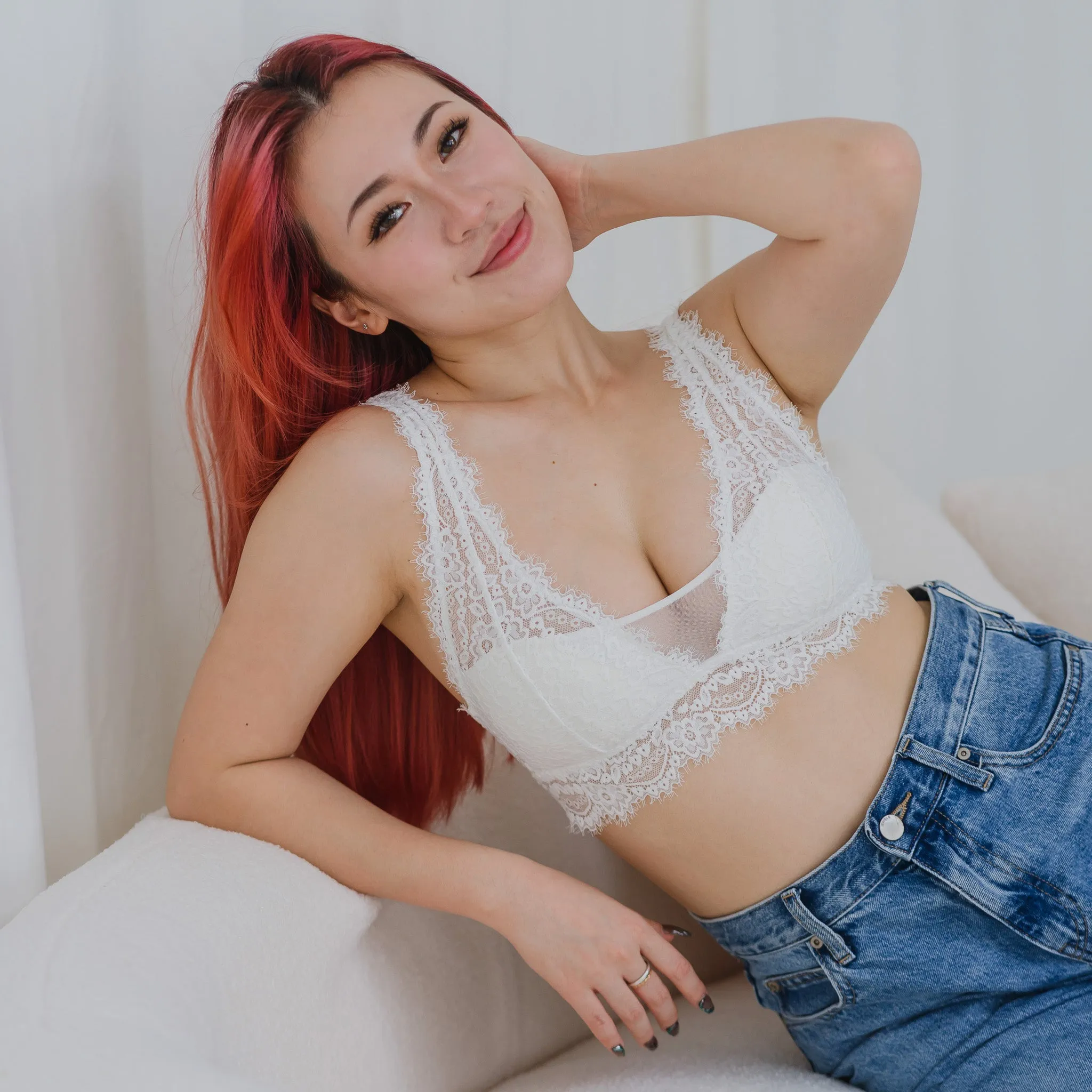 Petal Soft! Lace Lightly-Lined Bralette in White