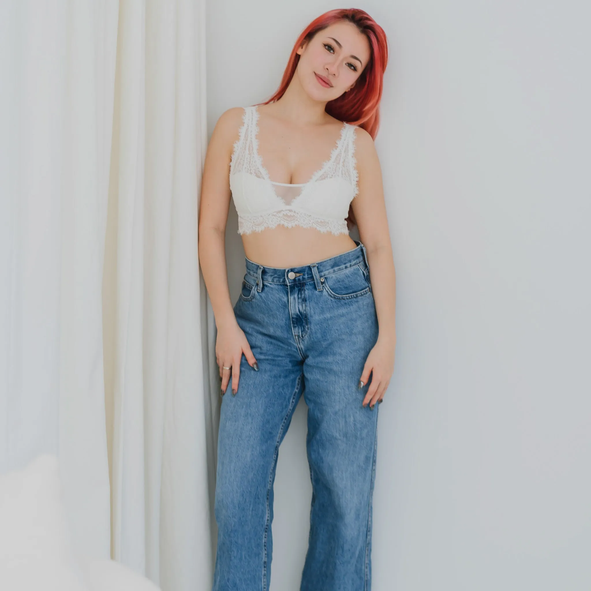 Petal Soft! Lace Lightly-Lined Bralette in White