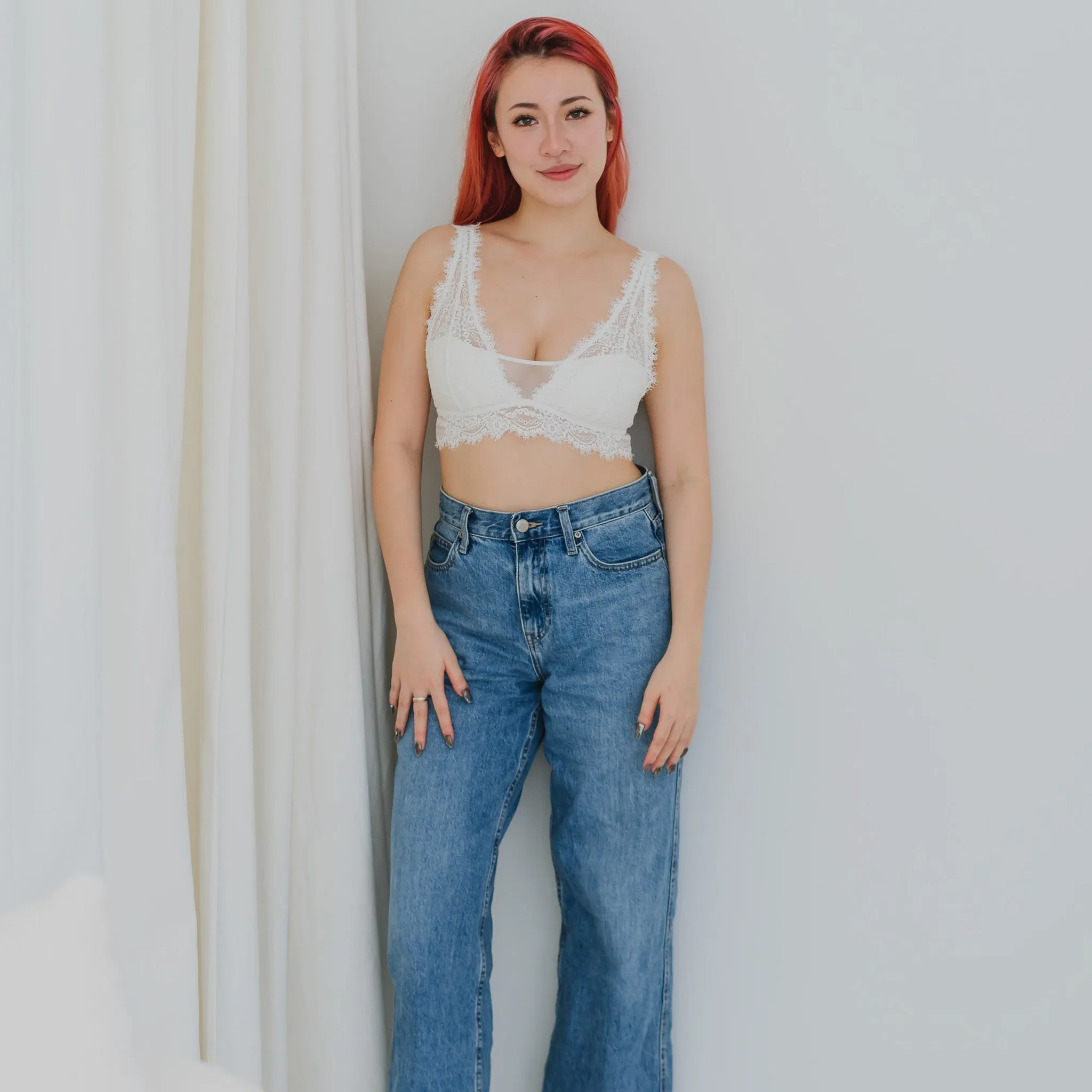 Petal Soft! Lace Lightly-Lined Bralette in White