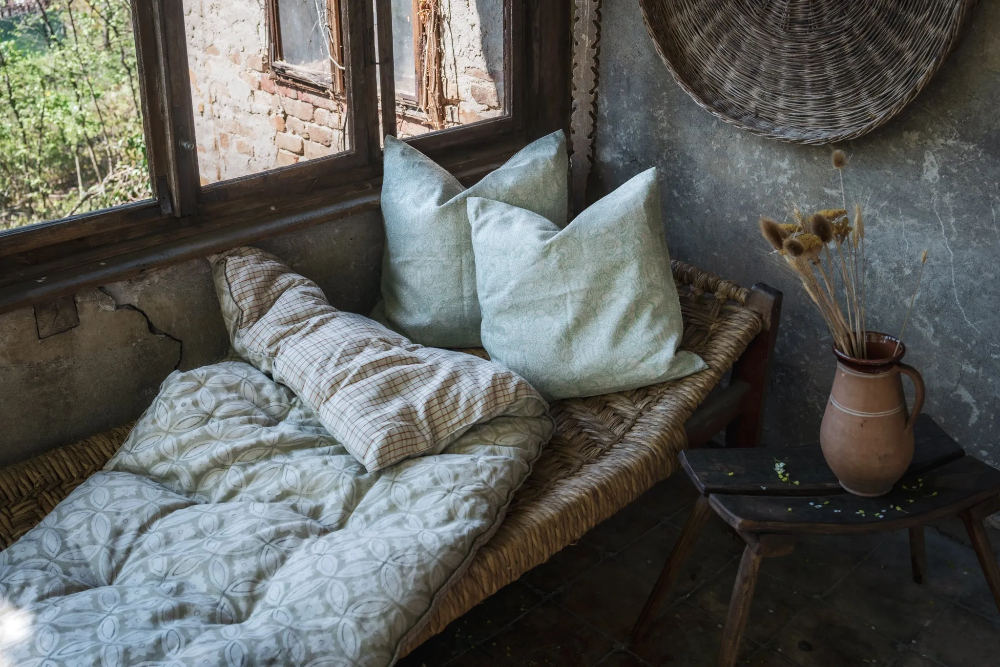 Pillow: Hand block printed linen, Heritage print - P449