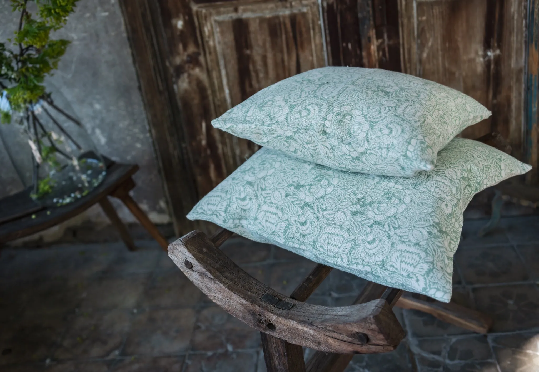 Pillow: Hand block printed linen, Heritage print - P449