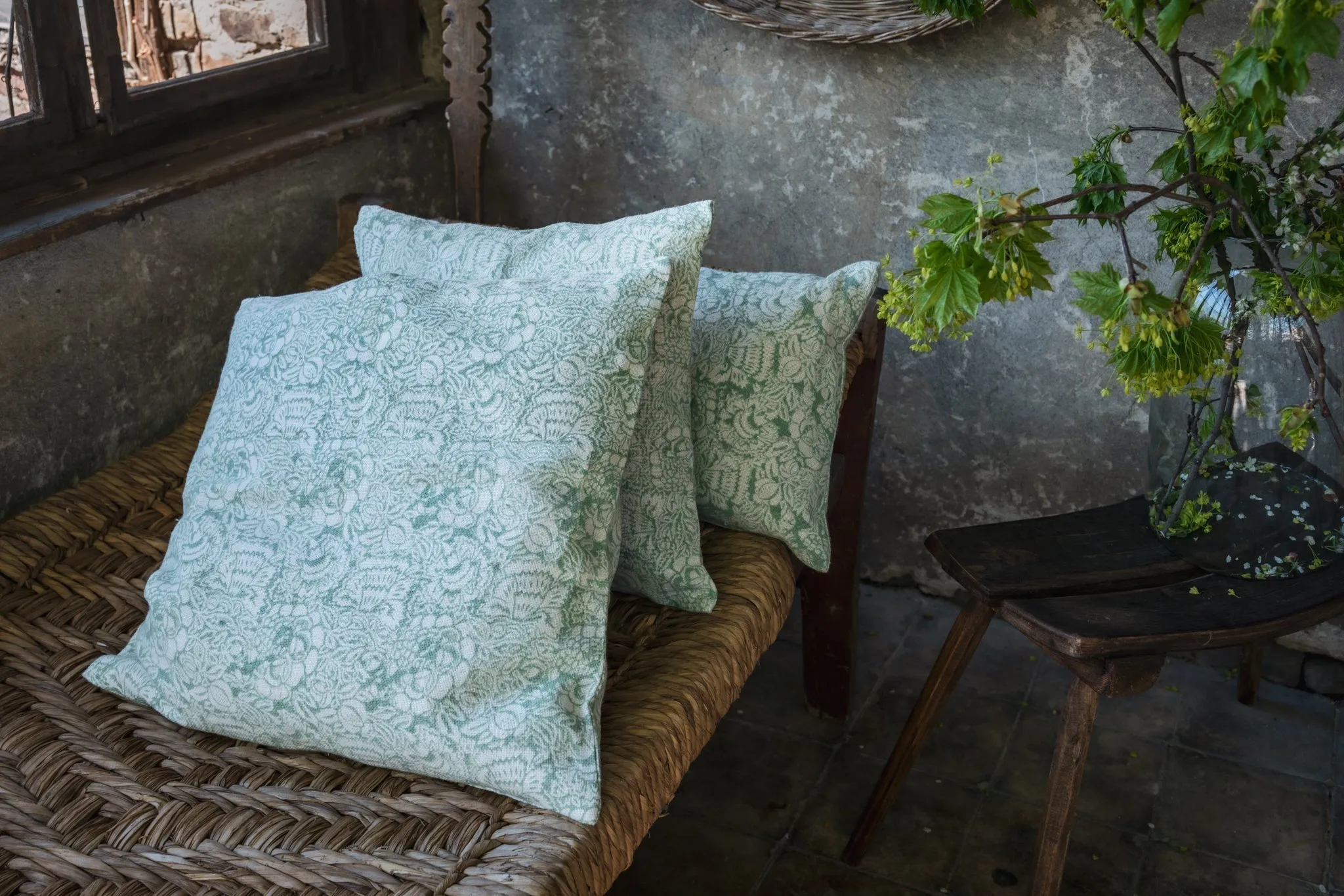 Pillow: Hand block printed linen, Heritage print - P449