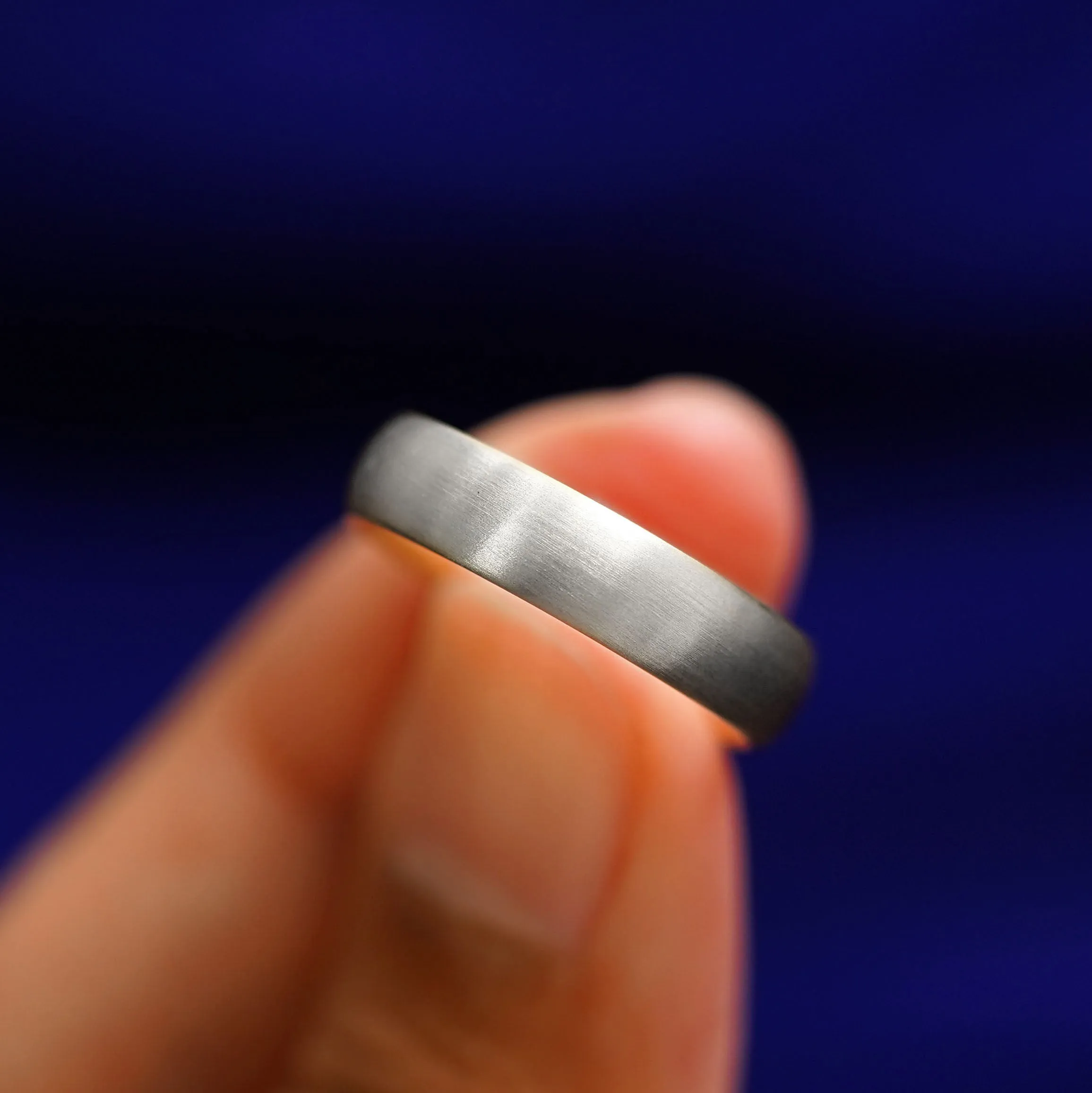 Platinum Curvy Matte Band