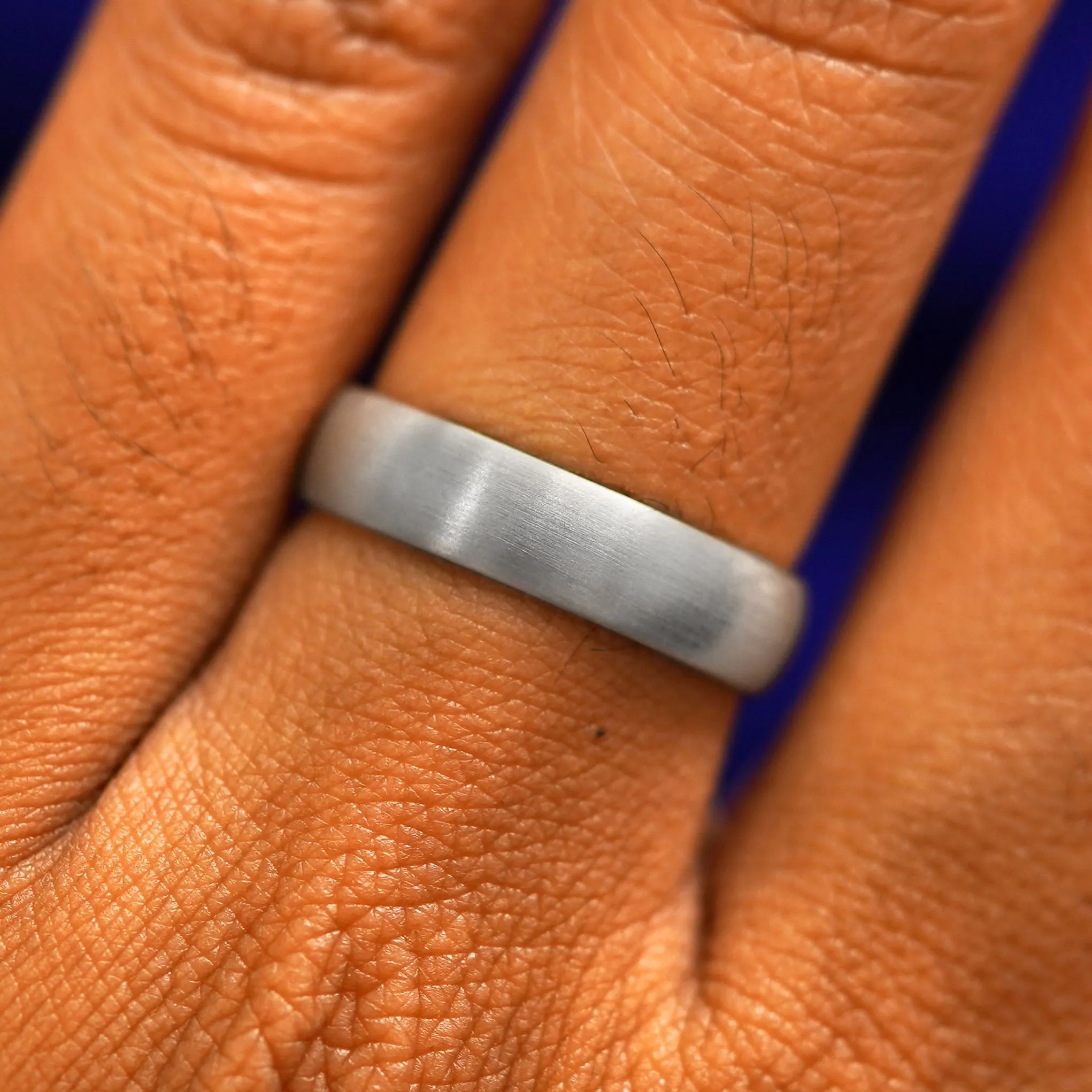 Platinum Curvy Matte Band