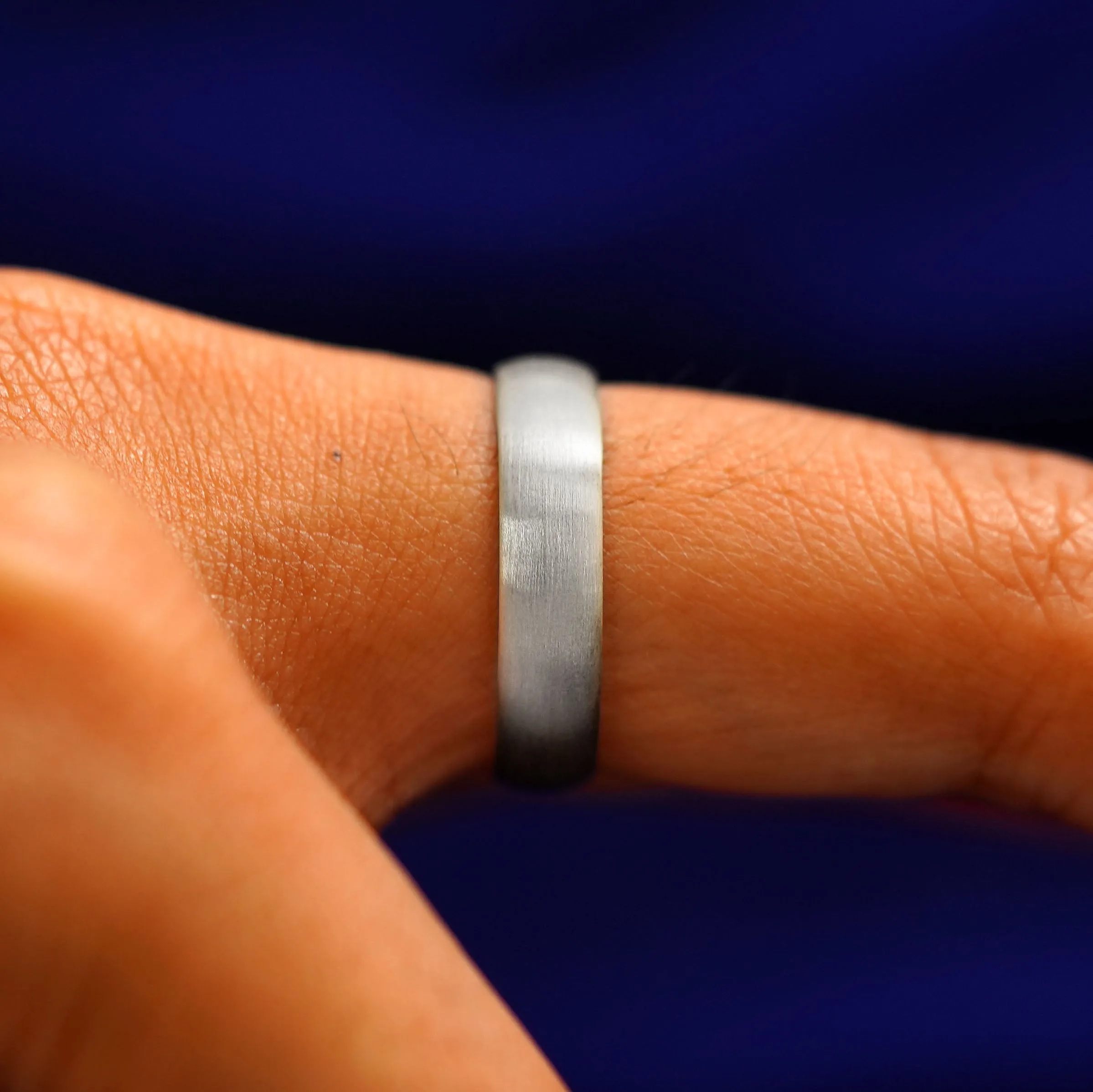 Platinum Curvy Matte Band