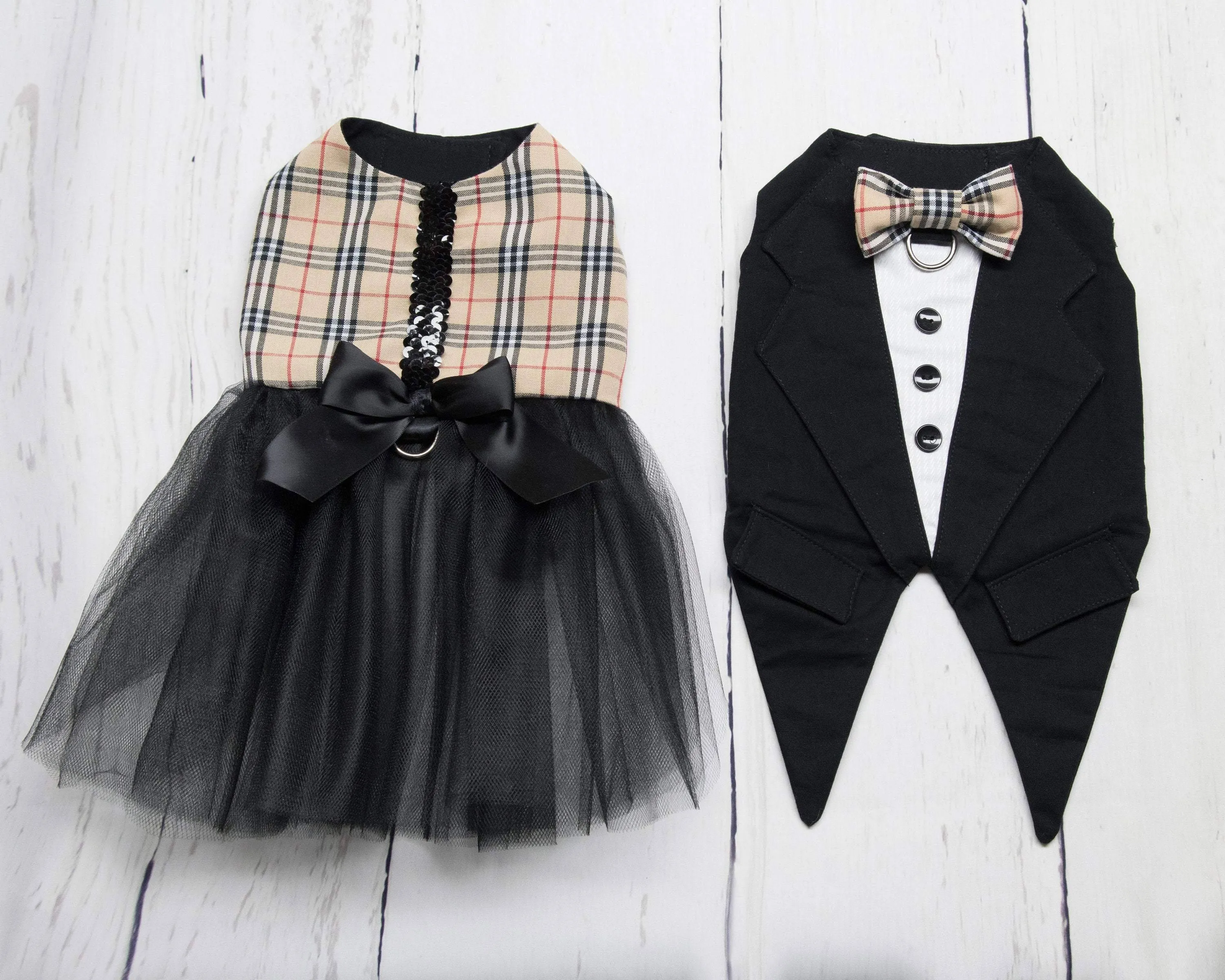 Robe à carreaux beige et noir pour chien pour mariage, anniversaire ou autres occasions.