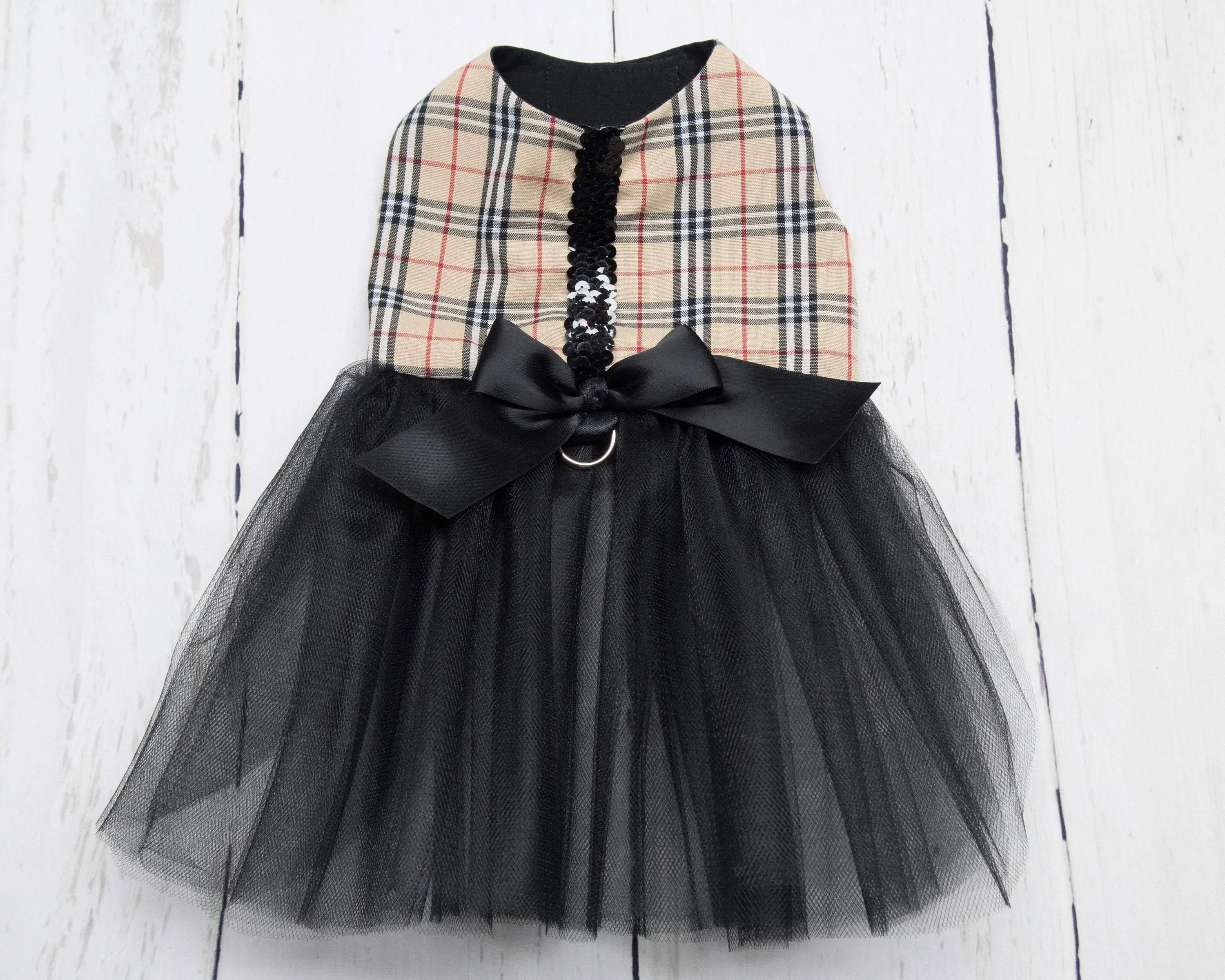 Robe à carreaux beige et noir pour chien pour mariage, anniversaire ou autres occasions.